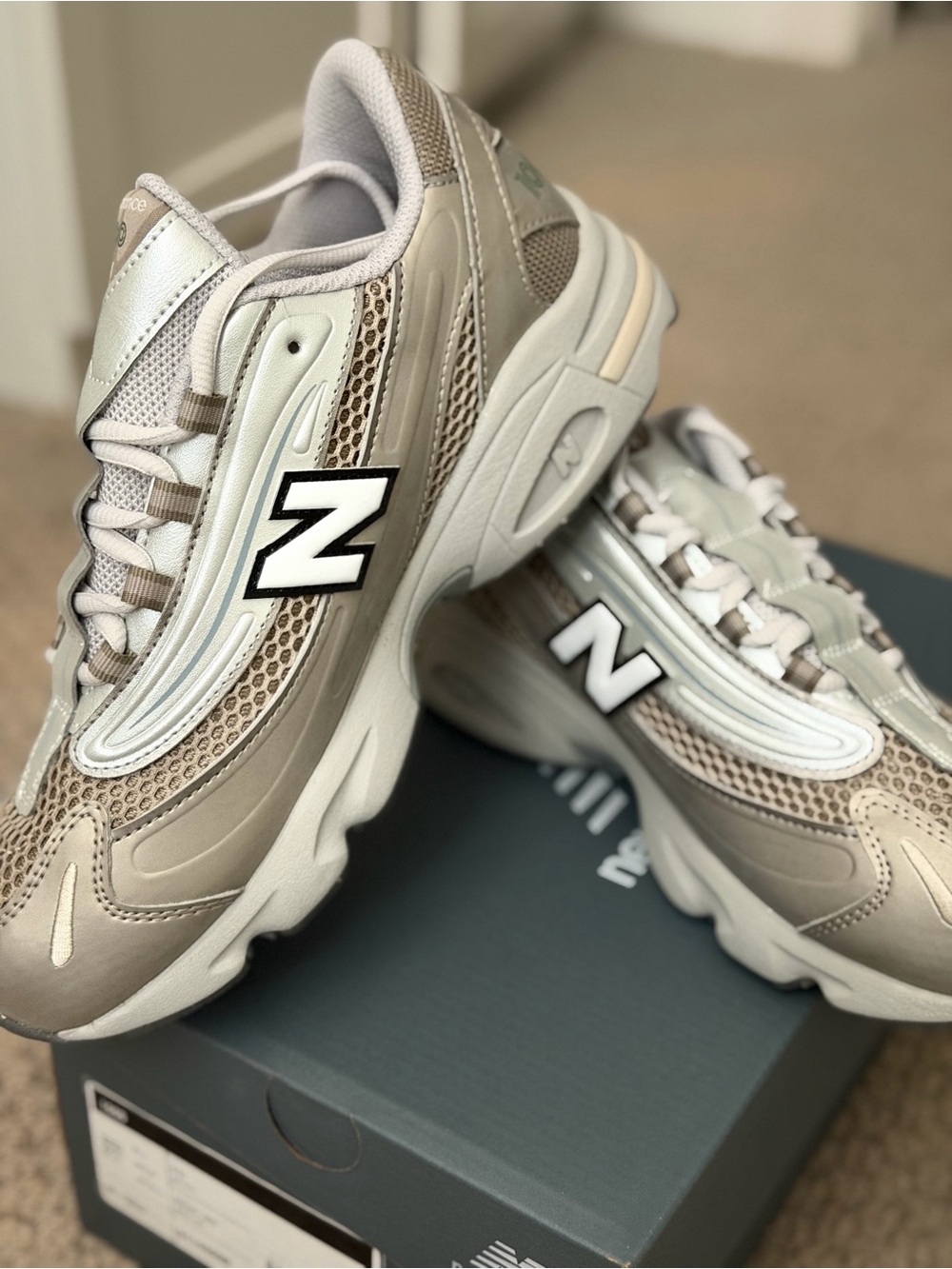 New Balance 1000 Brown Grey size 7.5 W